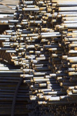 Paketlerine periyodik bir profille takviye çubukları Rusya metal ürünler depoda saklanır