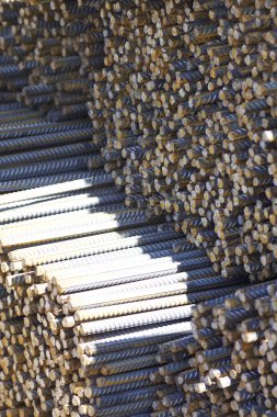 Paketlerine periyodik bir profille takviye çubukları Rusya metal ürünler depoda saklanır