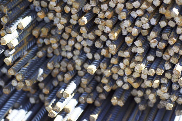 Paketlerine periyodik bir profille takviye çubukları Rusya metal ürünler depoda saklanır