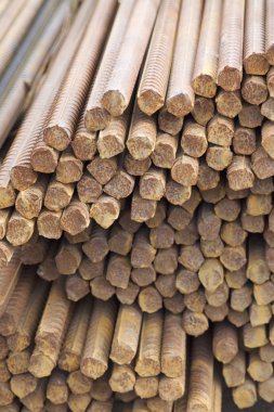 Paketlerine periyodik bir profille takviye çubukları Rusya metal ürünler depoda saklanır