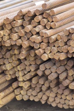 Paketlerine periyodik bir profille takviye çubukları Rusya metal ürünler depoda saklanır