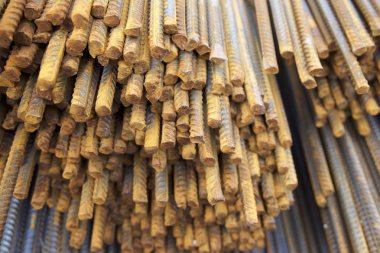 Paketlerine periyodik bir profille takviye çubukları Rusya metal ürünler depoda saklanır