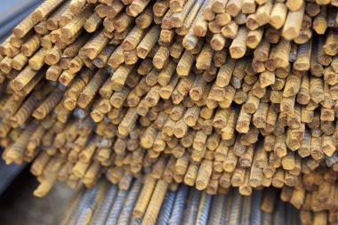 Paketlerine periyodik bir profille takviye çubukları Rusya metal ürünler depoda saklanır