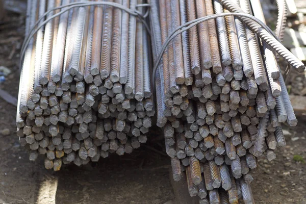 Verstärkungsstäbe Mit Periodischem Profil Den Packungen Werden Lager Für Metallprodukte — Stockfoto