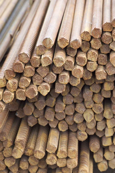 Paketlerine periyodik bir profille takviye çubukları Rusya metal ürünler depoda saklanır