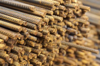 Paketlerine periyodik bir profille takviye çubukları Rusya metal ürünler depoda saklanır