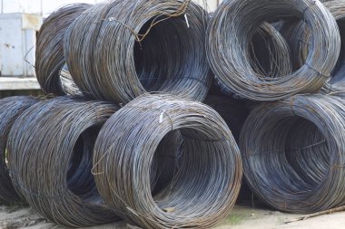 Oluklu yuvası metal ürünler depoda içine yara ile ince metal takviye