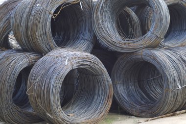 Oluklu yuvası metal ürünler depoda içine yara ile ince metal takviye