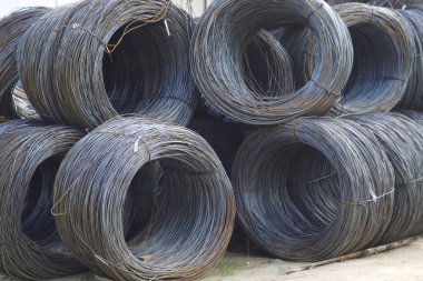 Oluklu yuvası metal ürünler depoda, Rusya içine yara ile ince metal takviye