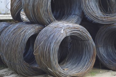 Oluklu yuvası metal ürünler depoda, Rusya içine yara ile ince metal takviye