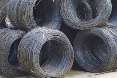 Oluklu yuvası metal ürünler depoda, Rusya içine yara ile ince metal takviye