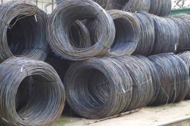 Oluklu yuvası metal ürünler depoda, Rusya içine yara ile ince metal takviye