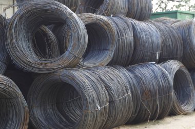 Oluklu yuvası metal ürünler depoda, Rusya içine yara ile ince metal takviye