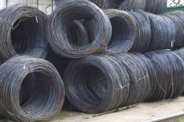 Oluklu yuvası metal ürünler depoda, Rusya içine yara ile ince metal takviye