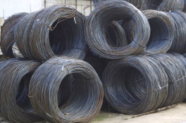 Oluklu yuvası metal ürünler depoda, Rusya içine yara ile ince metal takviye