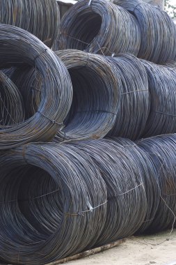 Oluklu yuvası metal ürünler depoda, Rusya içine yara ile ince metal takviye