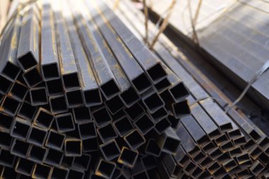 Metal ürünleri, Rusya depodaki paketlerine dikdörtgen kesit metal profil boru