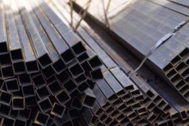 Metal ürünleri, Rusya depodaki paketlerine dikdörtgen kesit metal profil boru