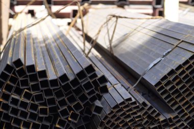 Metal ürünleri, Rusya depodaki paketlerine dikdörtgen kesit metal profil boru