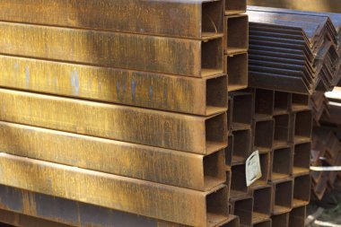 Metal ürünleri, Rusya depodaki paketlerine dikdörtgen kesit metal profil boru