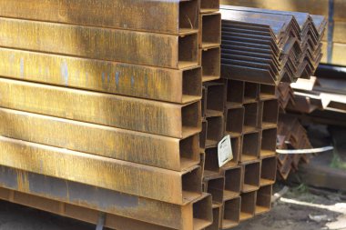 Metal ürünleri, Rusya depodaki paketlerine dikdörtgen kesit metal profil boru