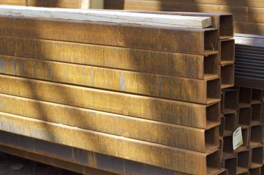 Metal ürünleri, Rusya depodaki paketlerine dikdörtgen kesit metal profil boru