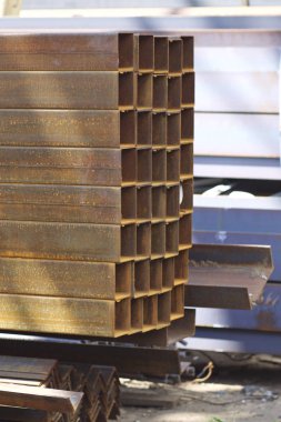 Metal ürünleri, Rusya depodaki paketlerine dikdörtgen kesit metal profil boru