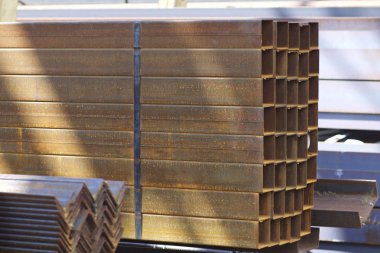 Metal ürünleri, Rusya depodaki paketlerine dikdörtgen kesit metal profil boru