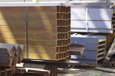 Metal ürünleri, Rusya depodaki paketlerine dikdörtgen kesit metal profil boru