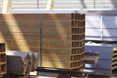 Metal ürünleri, Rusya depodaki paketlerine dikdörtgen kesit metal profil boru