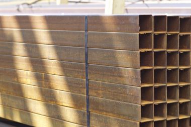 Metal ürünleri, Rusya depodaki paketlerine dikdörtgen kesit metal profil boru