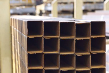 Metal ürünleri, Rusya depodaki paketlerine dikdörtgen kesit metal profil boru