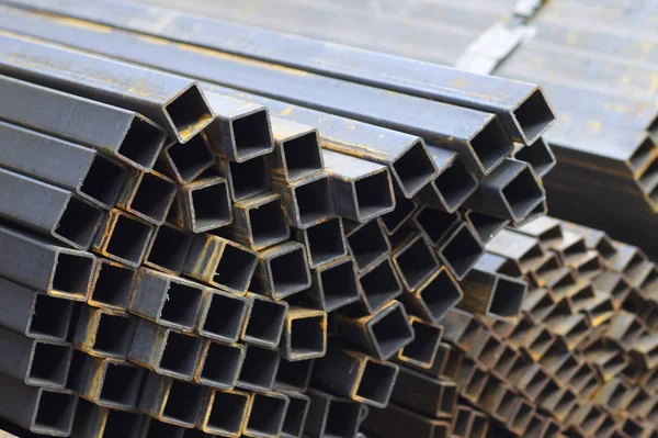 Metal ürünleri, Rusya depodaki paketlerine dikdörtgen kesit metal profil boru