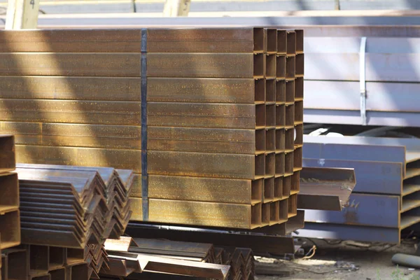 Metal ürünleri, Rusya depodaki paketlerine dikdörtgen kesit metal profil boru