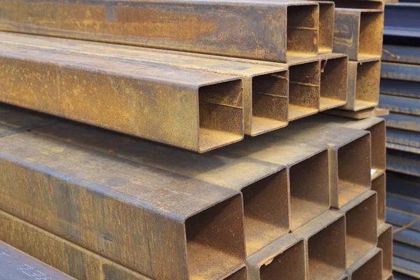 Metal ürünleri, Rusya depodaki paketlerine dikdörtgen kesit metal profil boru