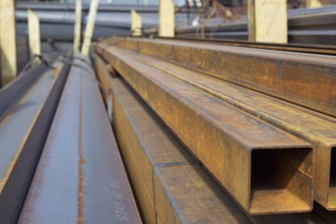 Metal ürünleri, Rusya depodaki paketlerine dikdörtgen kesit metal profil boru