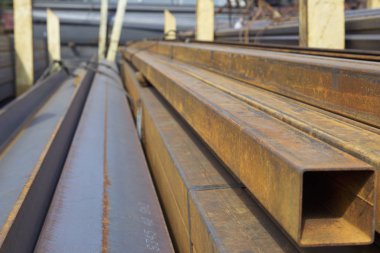 Metal ürünleri, Rusya depodaki paketlerine dikdörtgen kesit metal profil boru