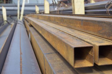 Metal ürünleri, Rusya depodaki paketlerine dikdörtgen kesit metal profil boru