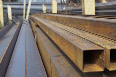 Metal ürünleri, Rusya depodaki paketlerine dikdörtgen kesit metal profil boru