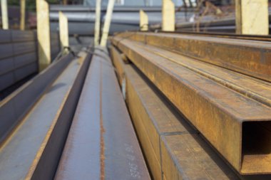 Metal ürünleri, Rusya depodaki paketlerine dikdörtgen kesit metal profil boru