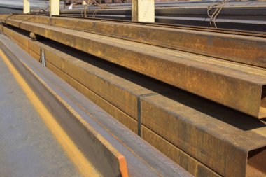 Metal ürünleri, Rusya depodaki paketlerine dikdörtgen kesit metal profil boru