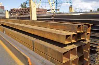 Metal ürünleri, Rusya depodaki paketlerine dikdörtgen kesit metal profil boru