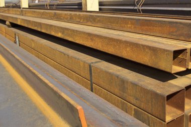 Metal ürünleri, Rusya depodaki paketlerine dikdörtgen kesit metal profil boru