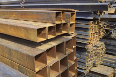 Metal ürünleri, Rusya depodaki paketlerine dikdörtgen kesit metal profil boru