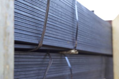 Metal ürünleri, Rusya depodaki paketlerine dikdörtgen kesit metal profil boru