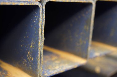 Metal ürünleri, Rusya depodaki paketlerine dikdörtgen kesit metal profil boru