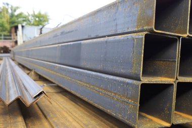 Metal ürünleri, Rusya depodaki paketlerine dikdörtgen kesit metal profil boru