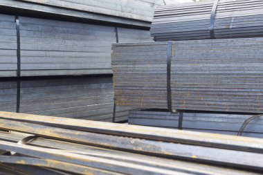 Metal ürünleri, Rusya depodaki paketlerine dikdörtgen kesit metal profil boru