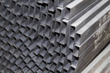 Metal ürünleri, Rusya depodaki paketlerine dikdörtgen kesit metal profil boru