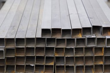 Metal ürünleri, Rusya depodaki paketlerine dikdörtgen kesit metal profil boru